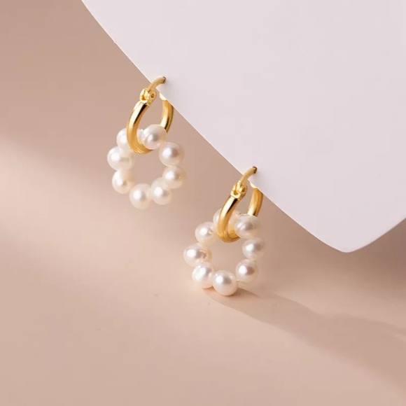 [SOLD] Circle Pearl Hoop Earrings - real 18k gold plated on 925 sterling silver - Picture 5 of 6